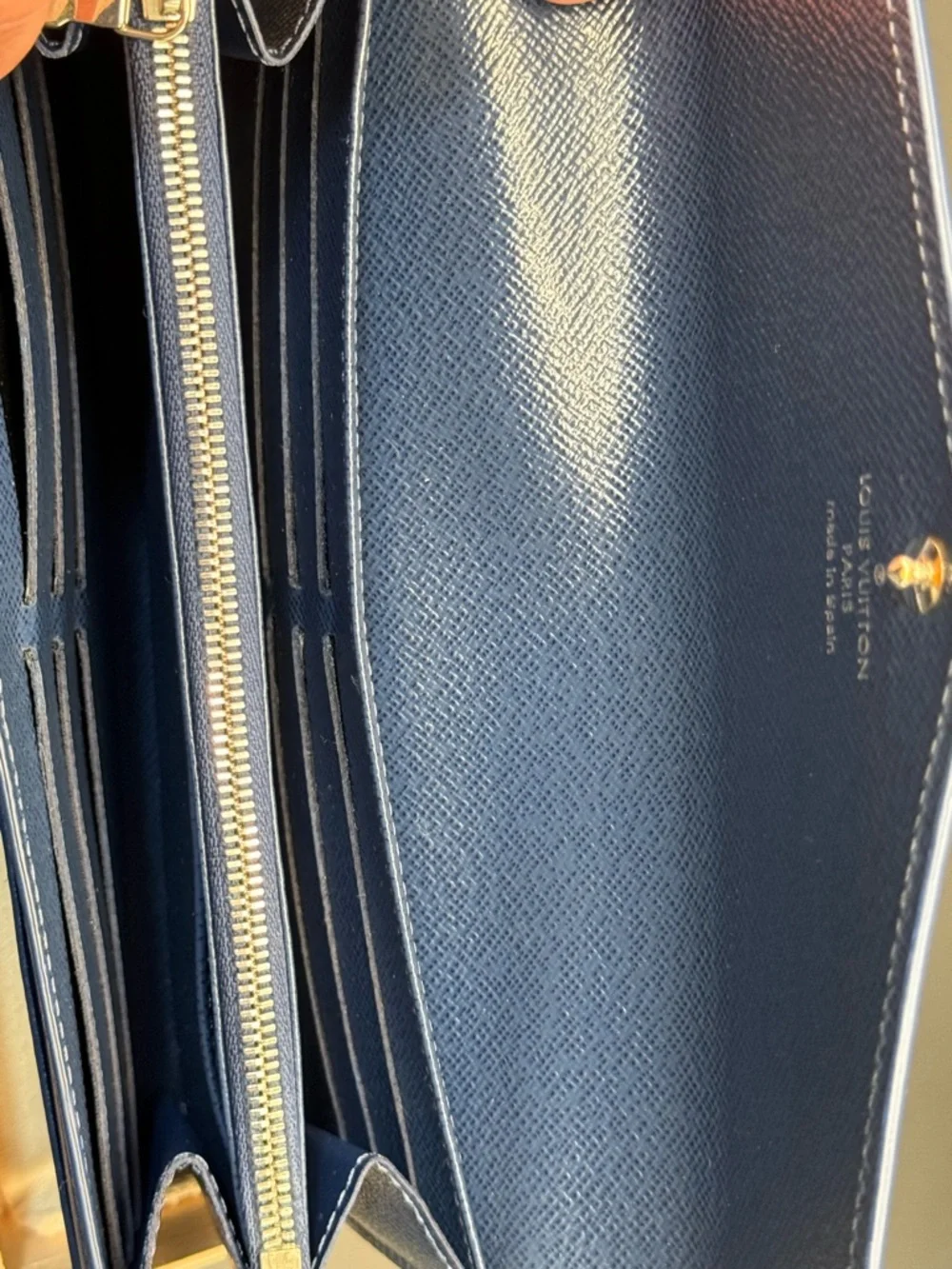 Louis Vuitton Epi Sarah Wallet Navy💙 with box dust bag, NIB‎
